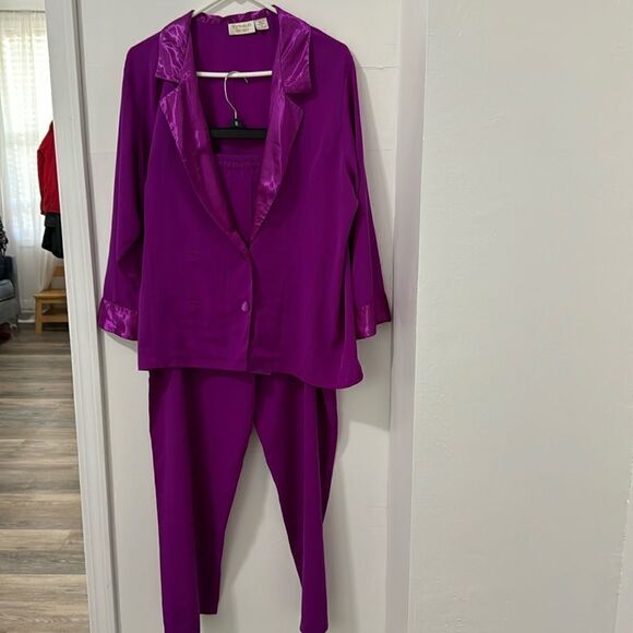 VICTORIA SECRET VINTAGE GOLD LABEL PAJAMAS SET - Picture 1 of 8